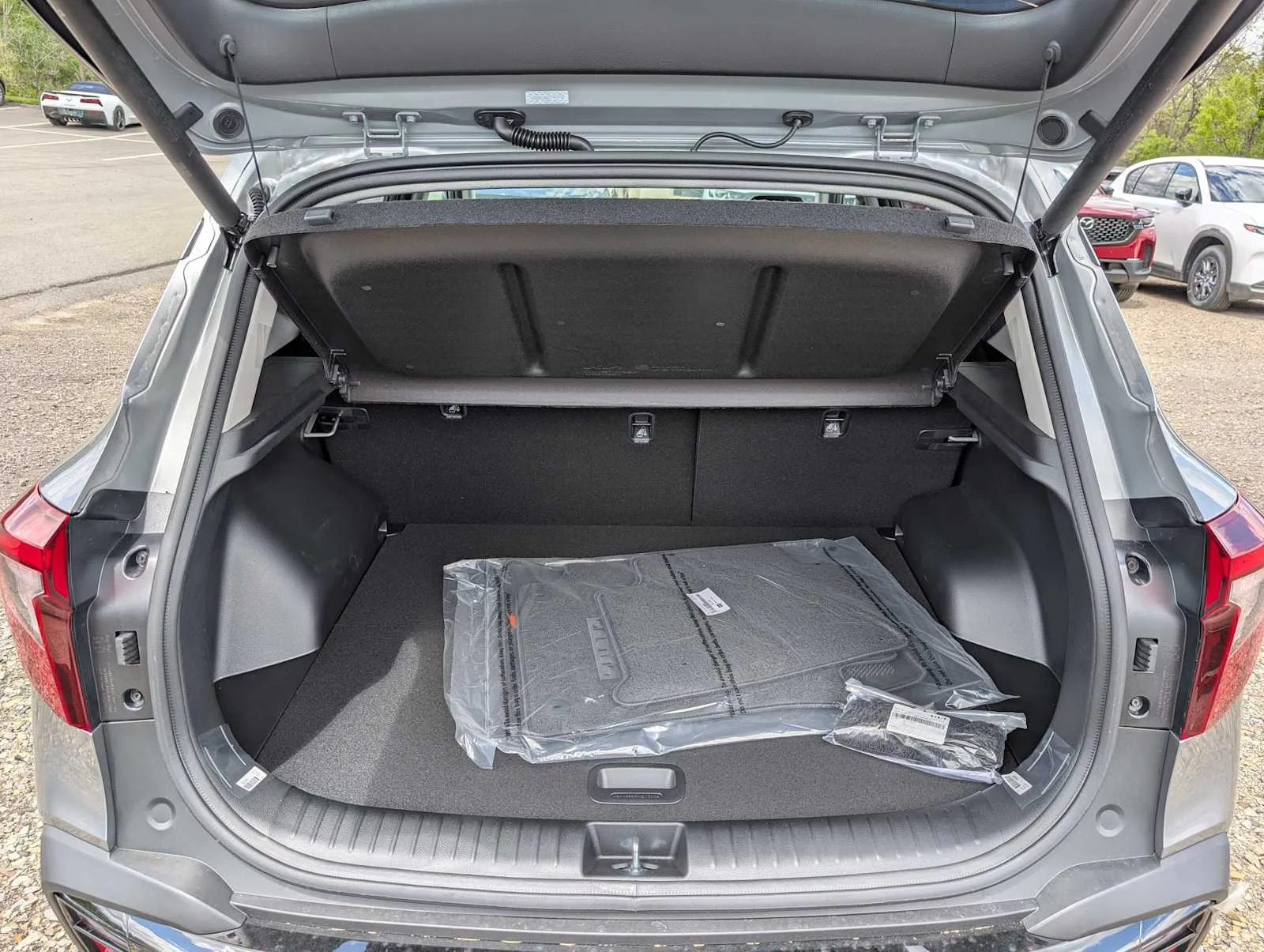 New 2026 Steel Gray Kia EX image 7
