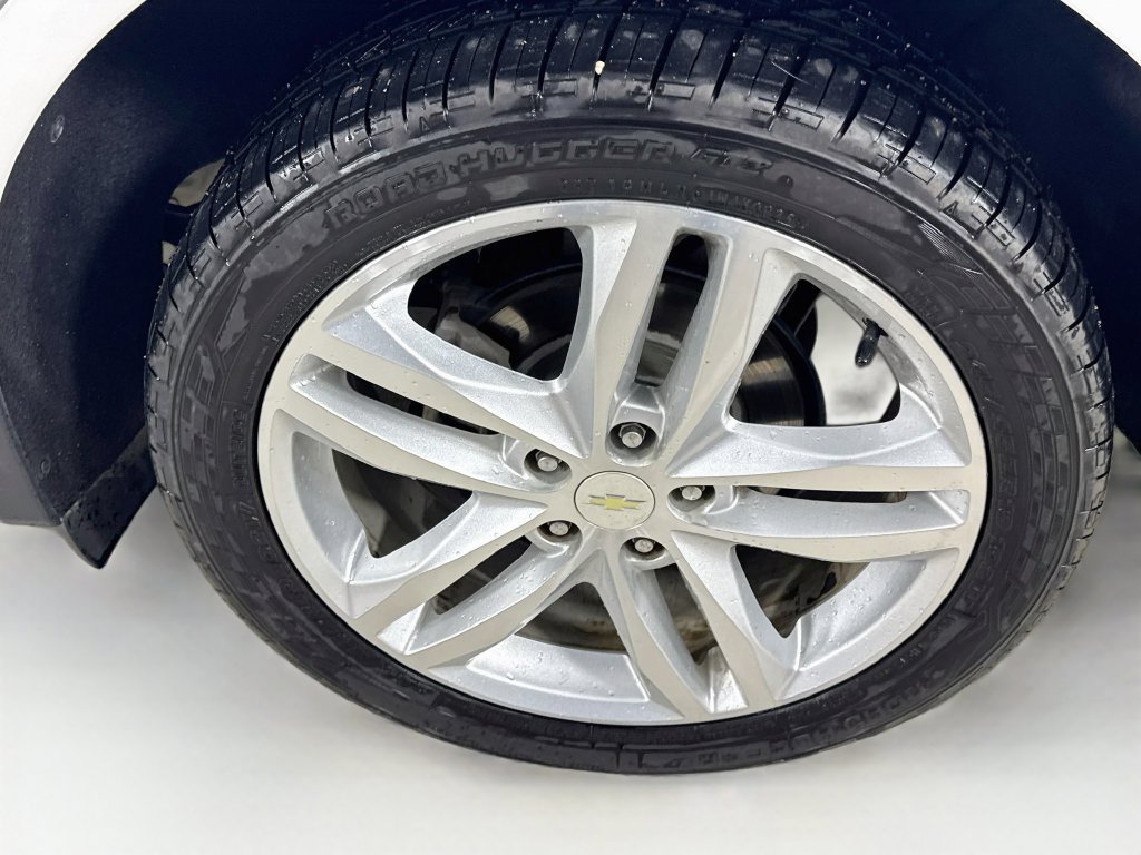 Used 2020 Iridescent Pearl Tricoat Chevrolet Premier image 37