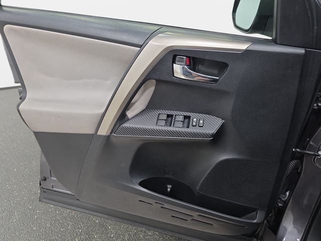 Used 2015 Gray Toyota XLE image 24
