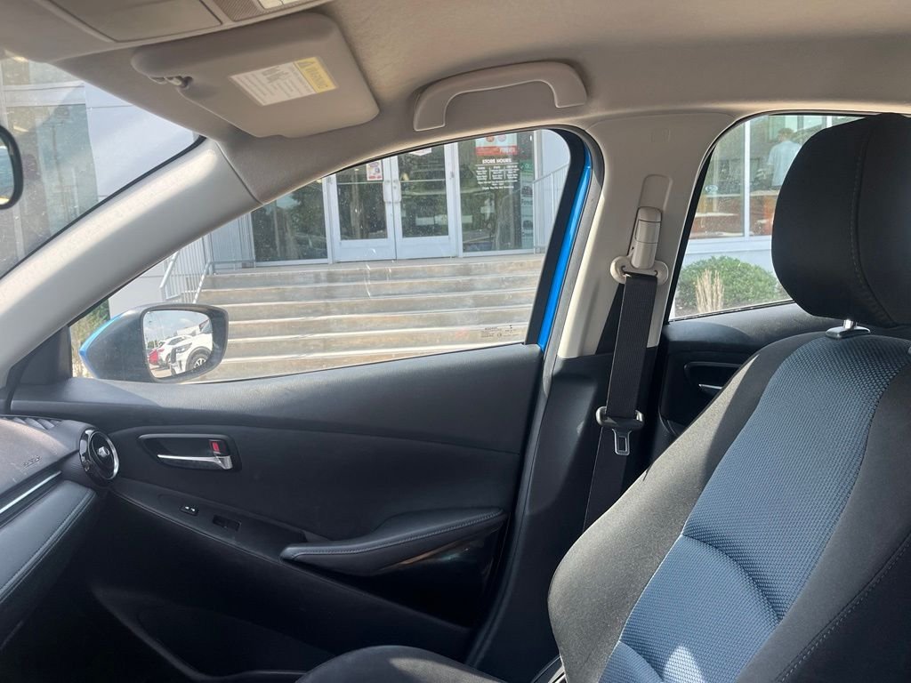 Used 2018 Blue Toyota Base image 11