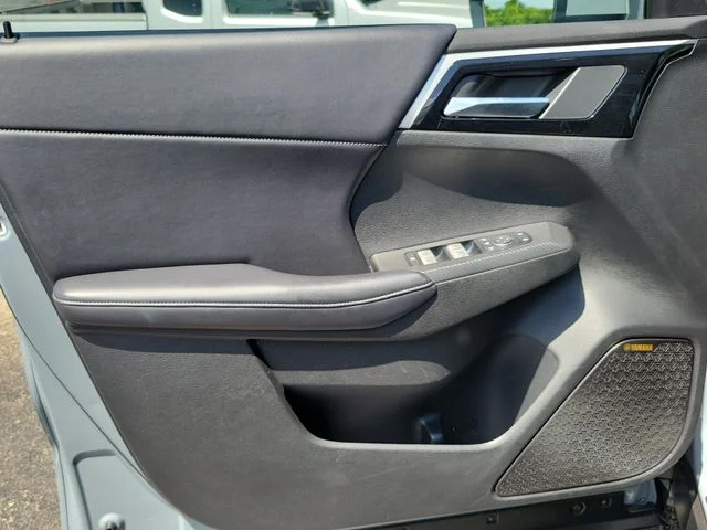 Used 2025 Gray Mitsubishi SE image 14