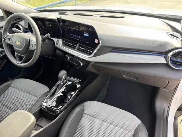 Used 2025 White Chevrolet LT image 26