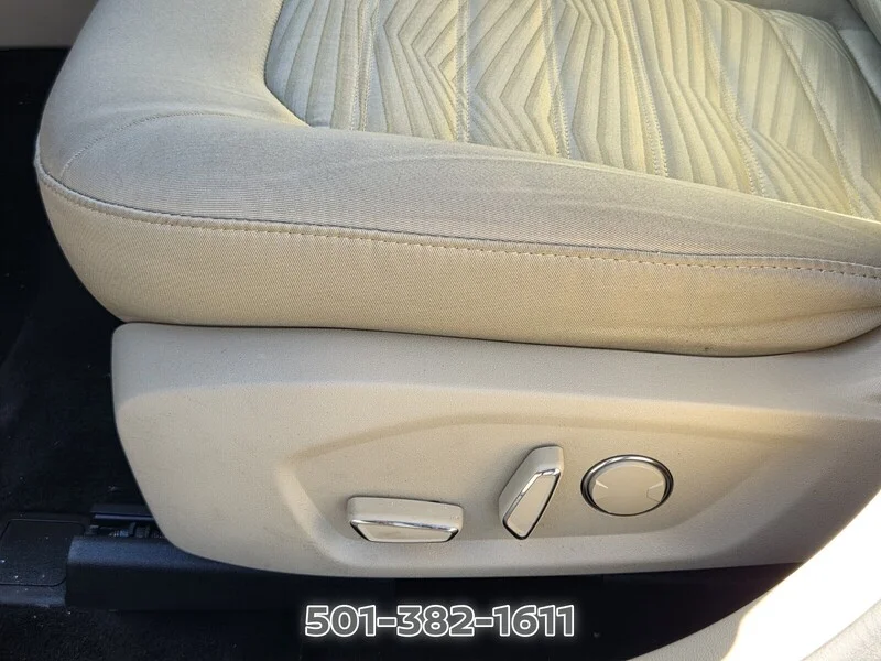 Used 2016 Oxford White FORD 4DR SDN SE FWD image 8