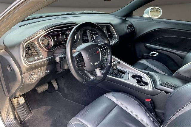 Used 2022 White Dodge SXT image 12