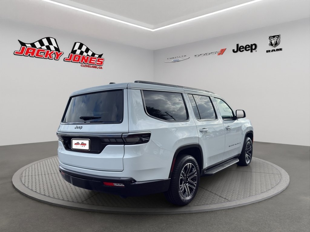 New 2026 Bright White Clear-Coat Exterior Paint Jeep Base image 10