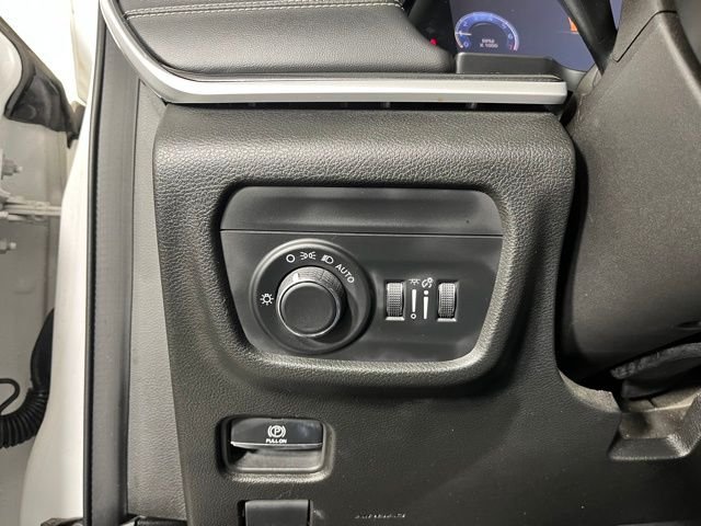 Used 2023 White/off-white Jeep Altitude X image 16