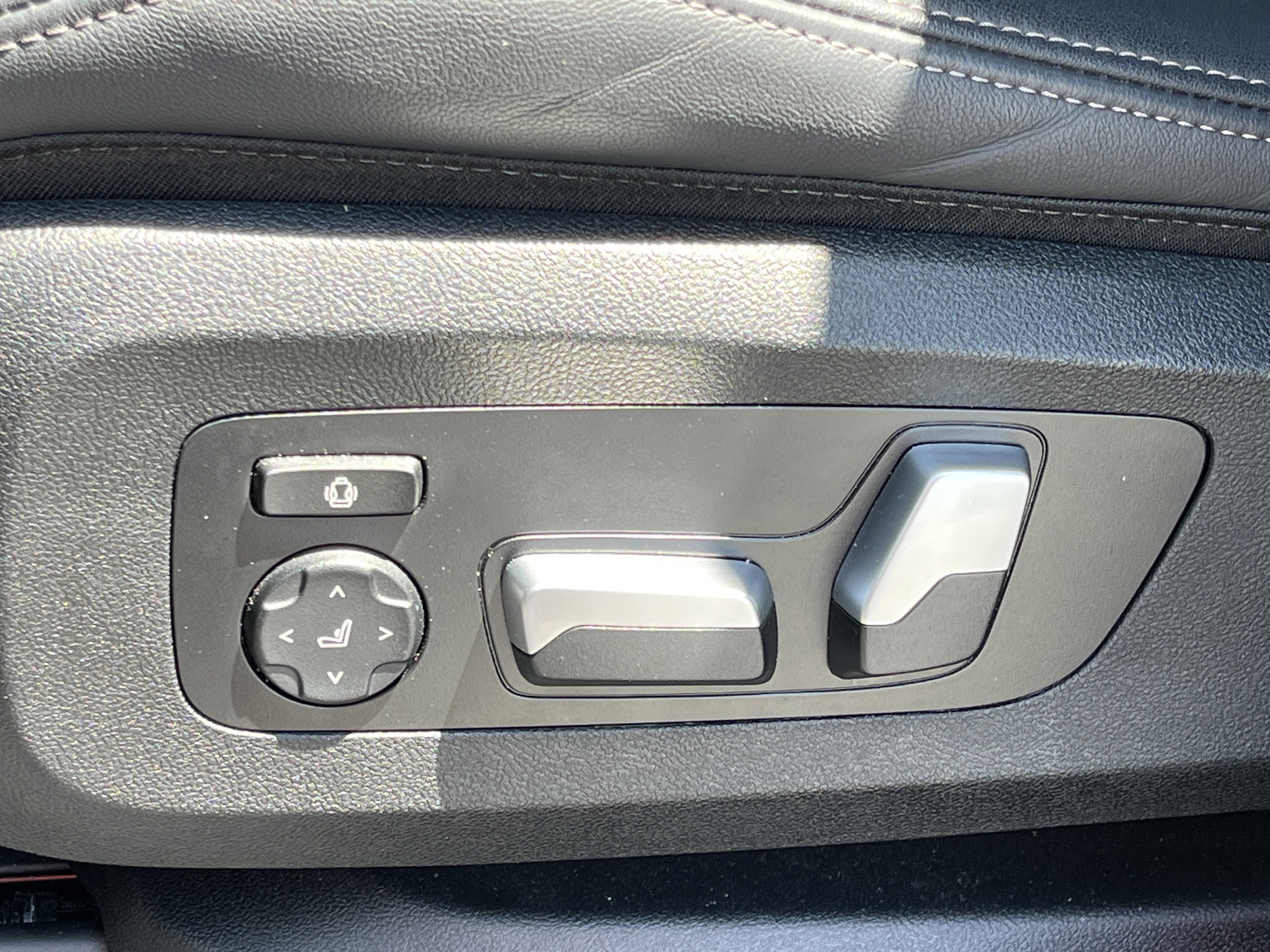 Used 2023 Jet Black BMW xDrive40i image 17