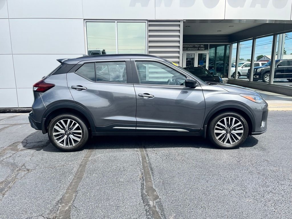 Used 2024 Gray Nissan SR image 8