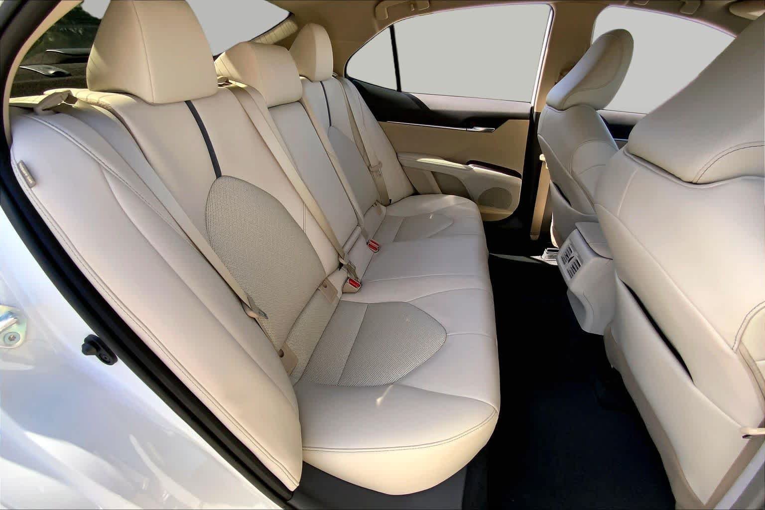 Used 2022 Wind Chill Pearl Toyota XLE image 19