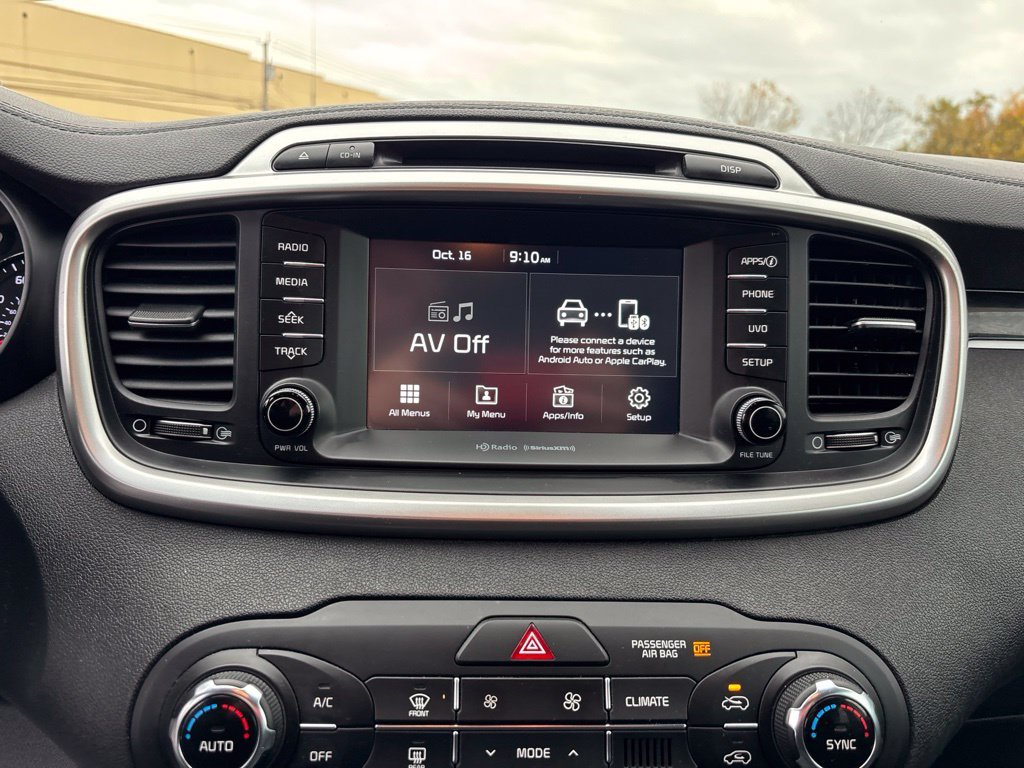 Used 2018 White Kia LX image 20
