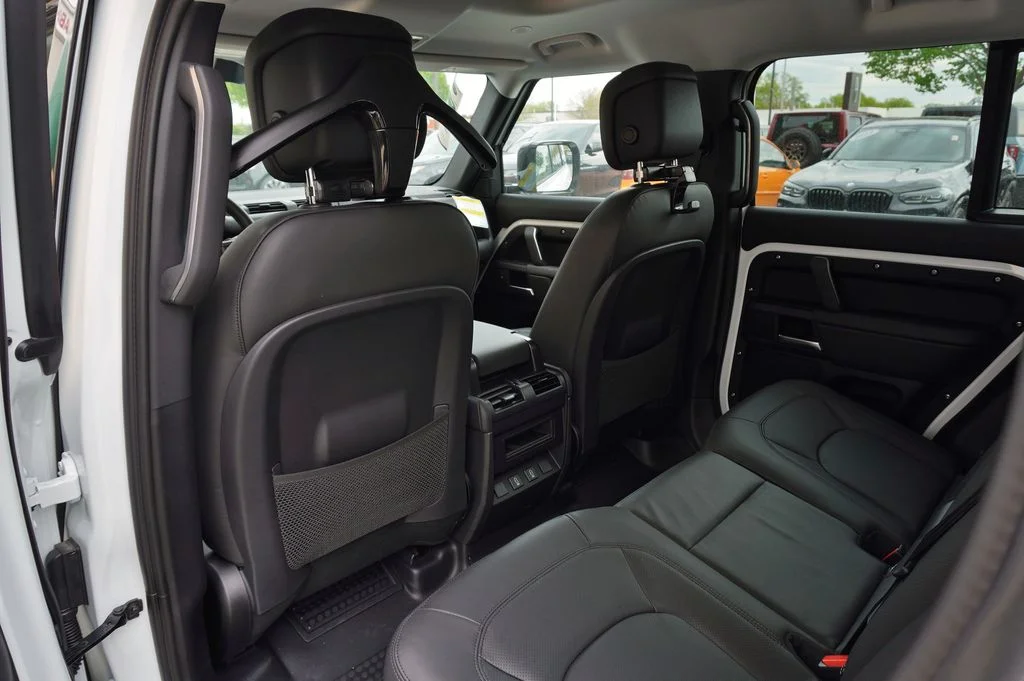 New 2026 Fuji White Land Rover X-Dynamic SE image 28