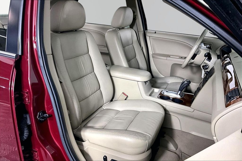 Used 2007 Red Ford Limited image 25