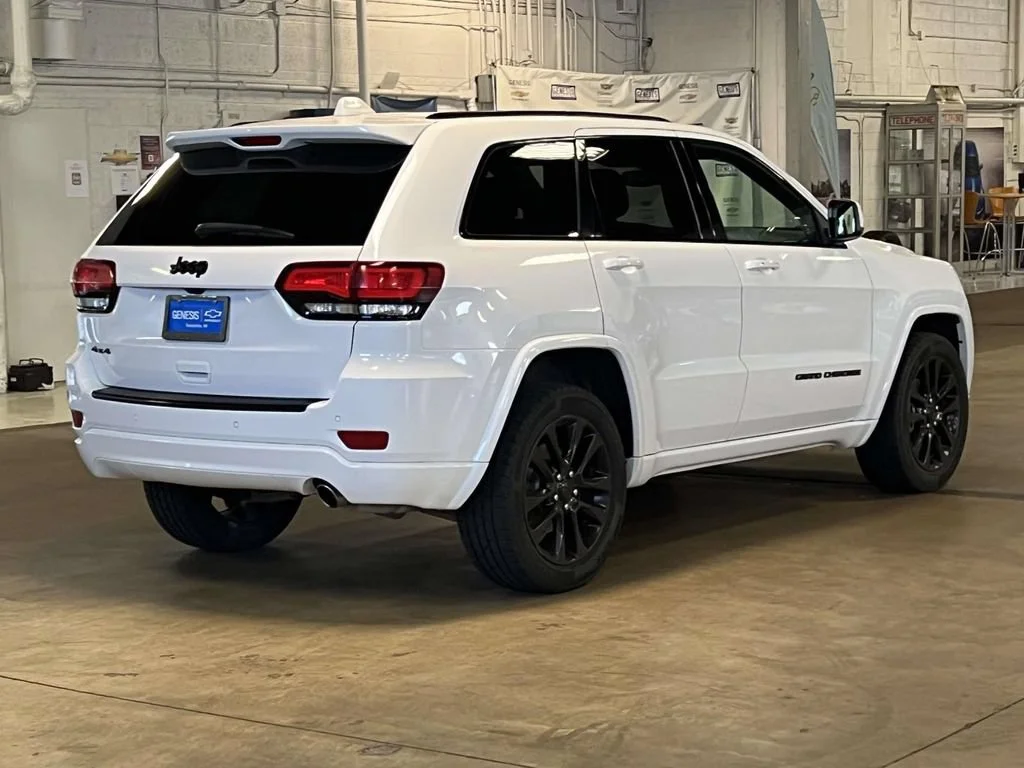 Used 2018 White Jeep Altitude 4x4 image 5
