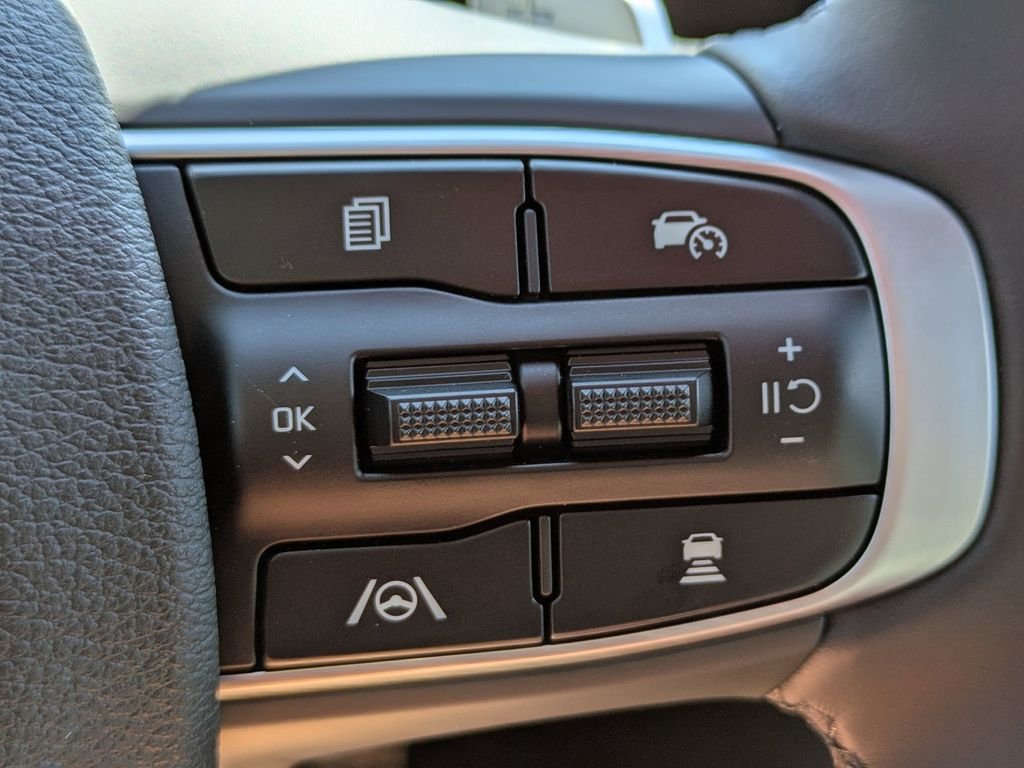New 2025 Jungle Green Kia X-Line Prestige image 31
