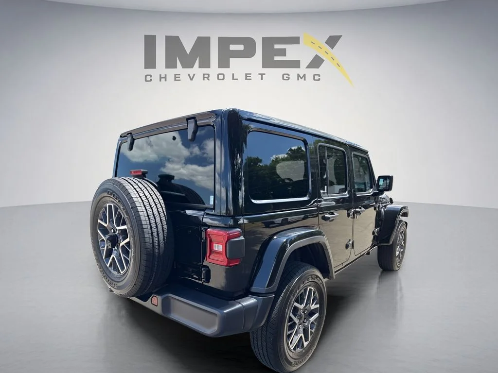 Used 2025 Black Jeep Sahara image 5