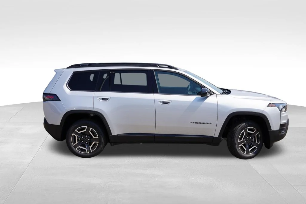 New 2026 Silver Zynith Clearcoat Jeep Limited image 2