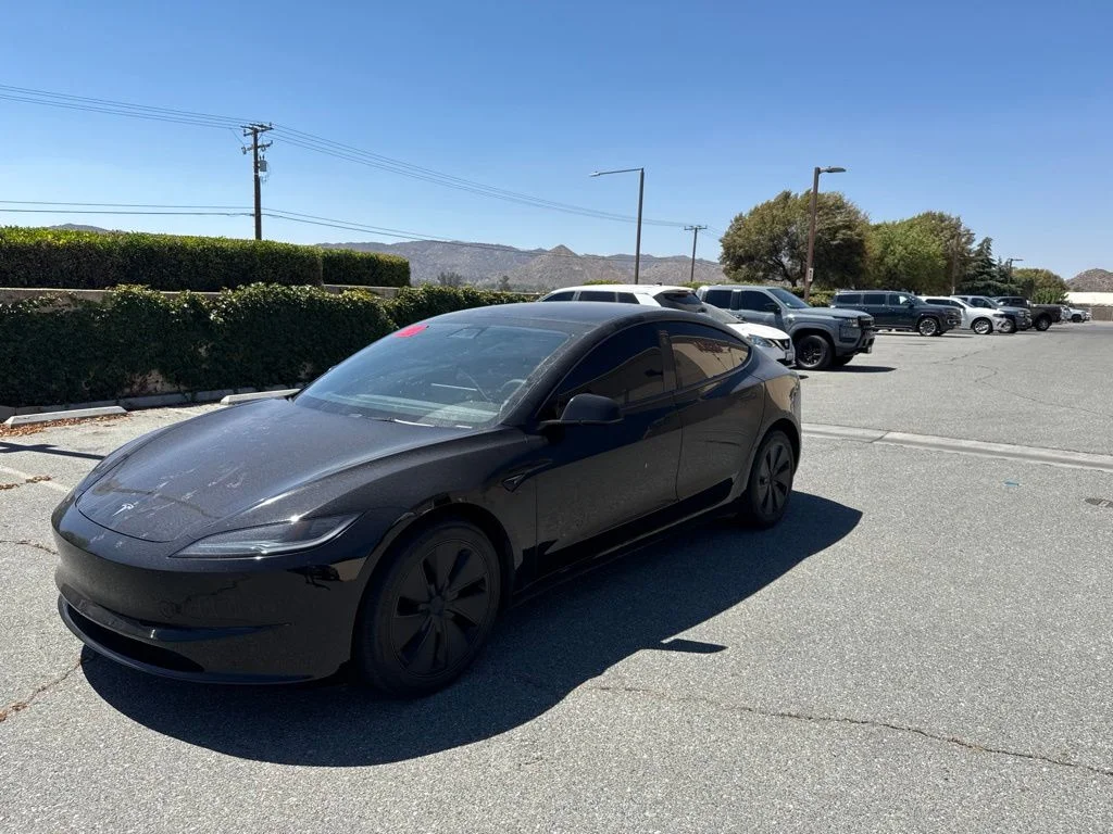 Used 2024  Tesla Base image 4