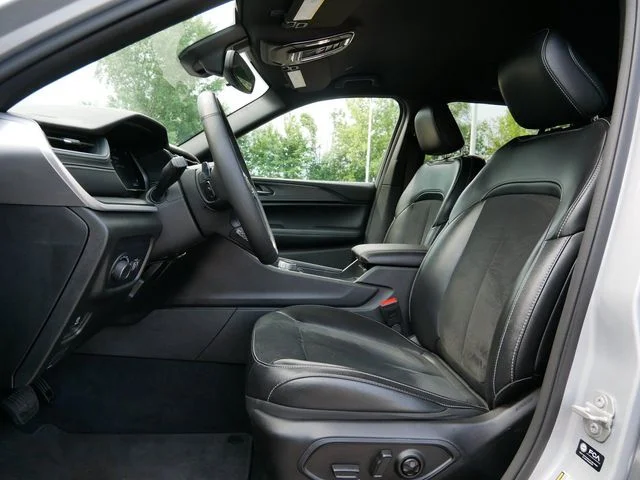 Used 2024 Silver Jeep Altitude image 14