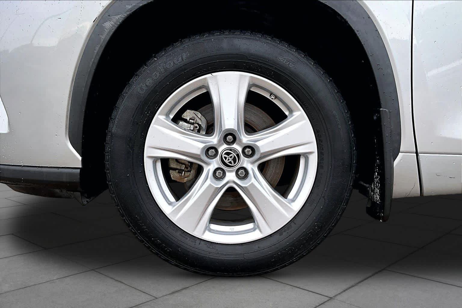 Used 2022 Celestial Silver Metallic Toyota LE image 11