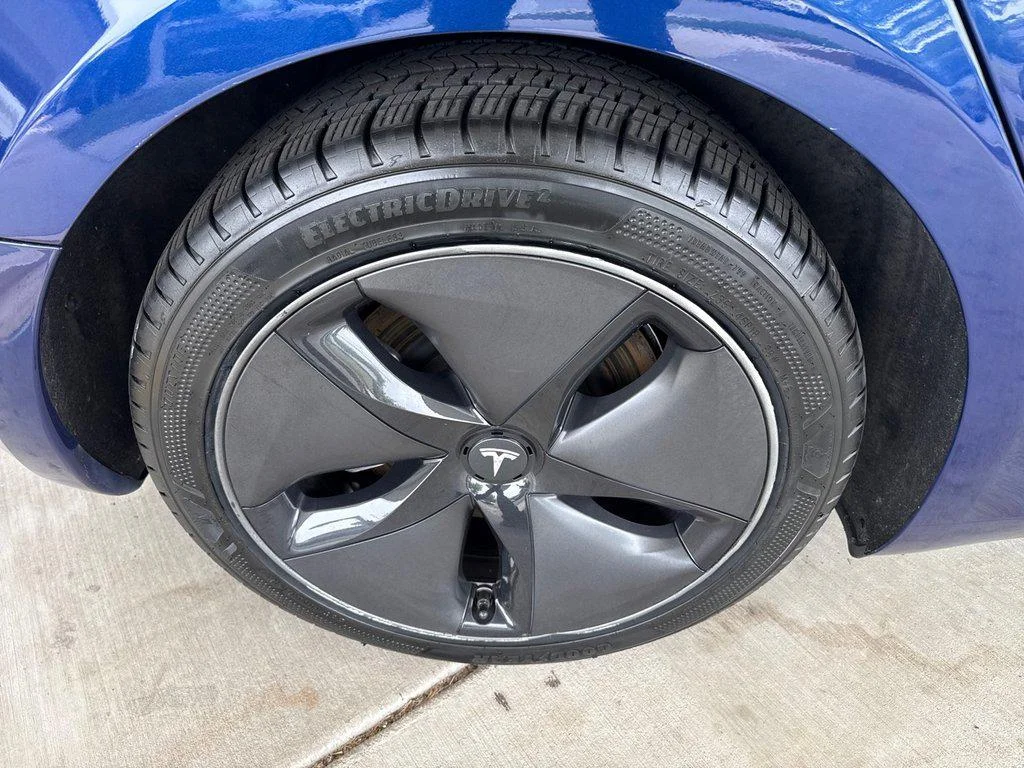 Used 2018 Deep Blue Metallic Tesla Long Range image 11