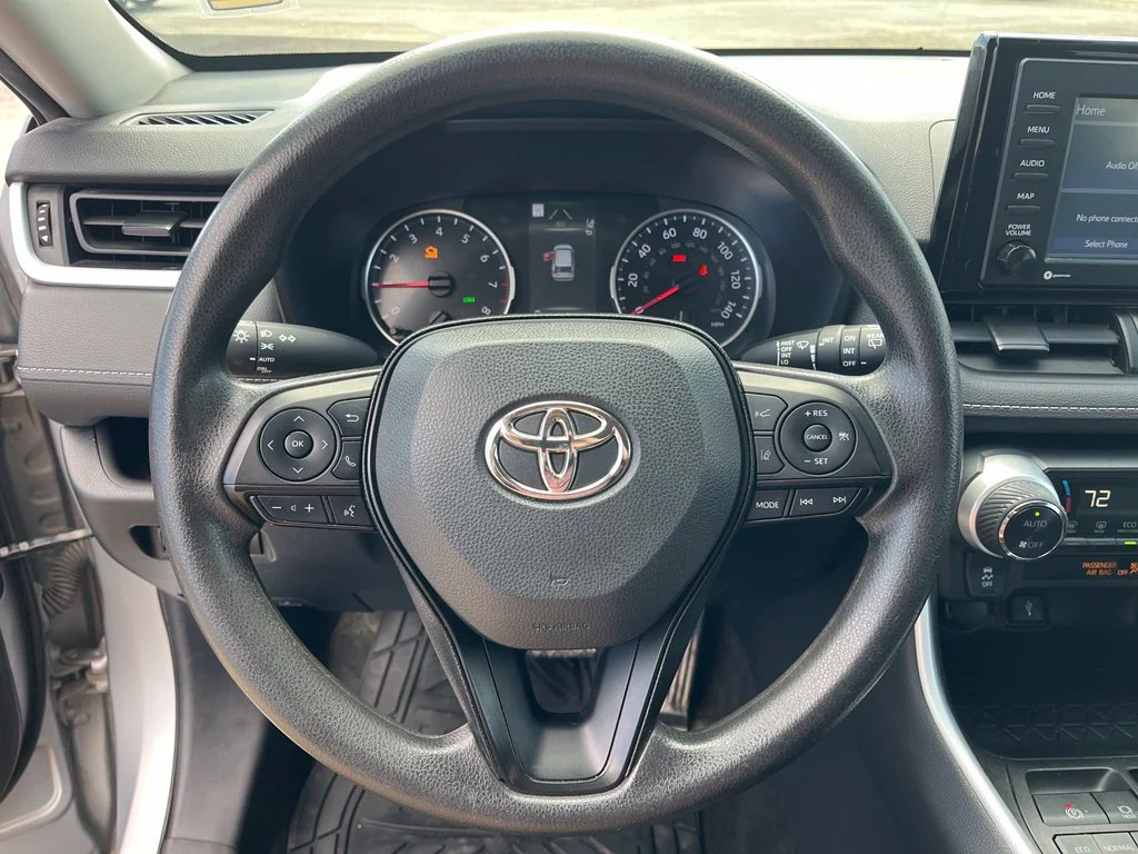 Used 2022 Silver Toyota XLE image 11