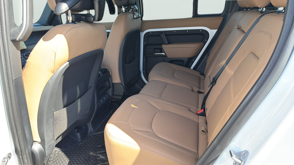 New 2026 Fuji White Land Rover X-Dynamic SE image 18