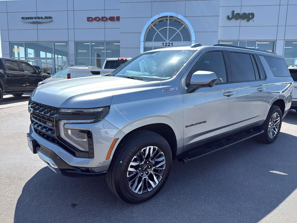 Used 2025 Gray Chevrolet Z71 image 1