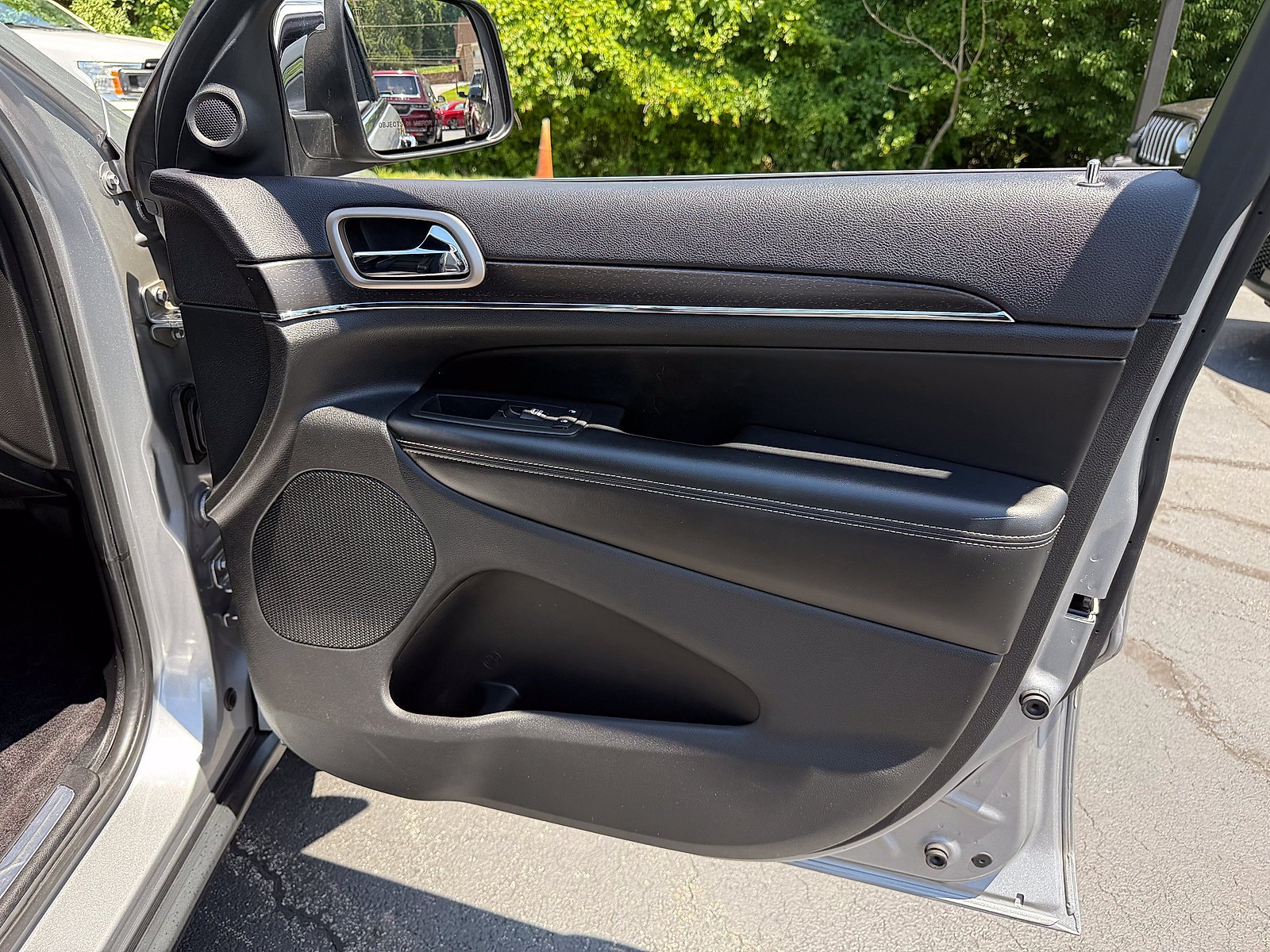 Used 2016 Billet Silver Metallic Clearcoat Jeep Limited image 15