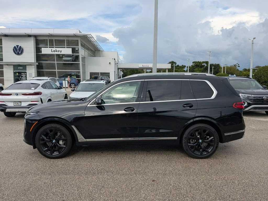 Used 2024 Black BMW xDrive40i image 3
