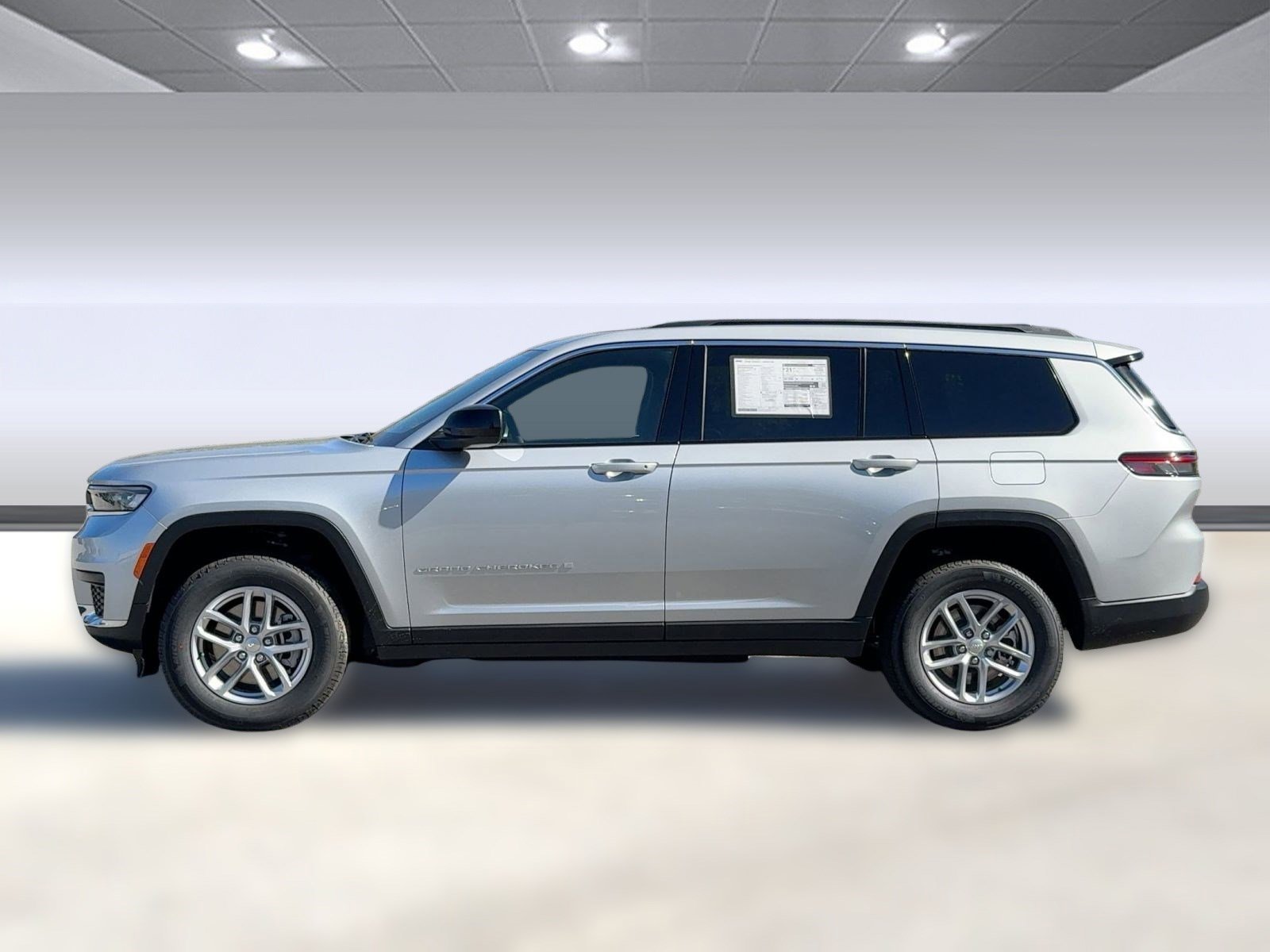 2025 Jeep Grand Cherokee Laredo X photo 2