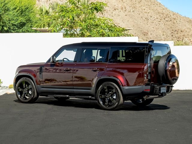 New 2026 Sedona Red Land Rover S image 9