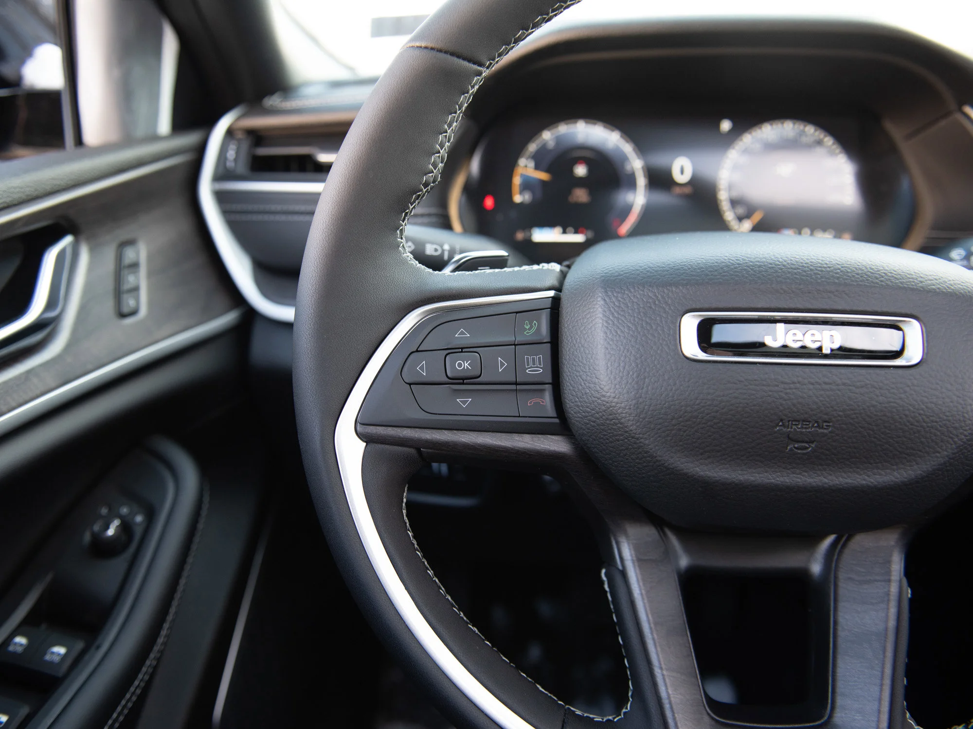 New 2025 Grey Jeep Limited* image 13