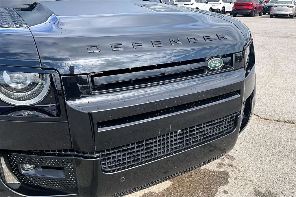 Used 2023 Santorini Black Metallic Land Rover V8 image 29