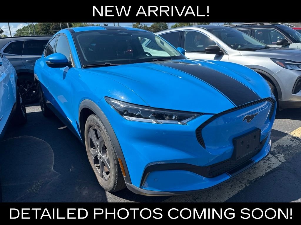 Used 2022 Blue Ford Select image 2