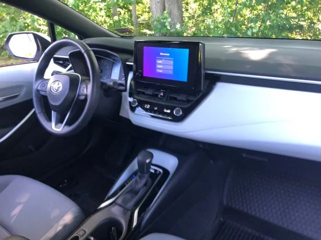 Used 2024 Ice Toyota SE image 18