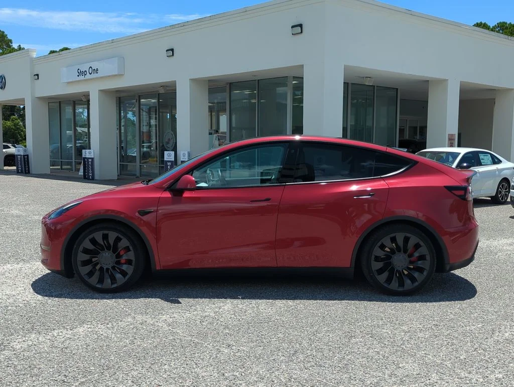 Used 2022  Tesla Performance image 4