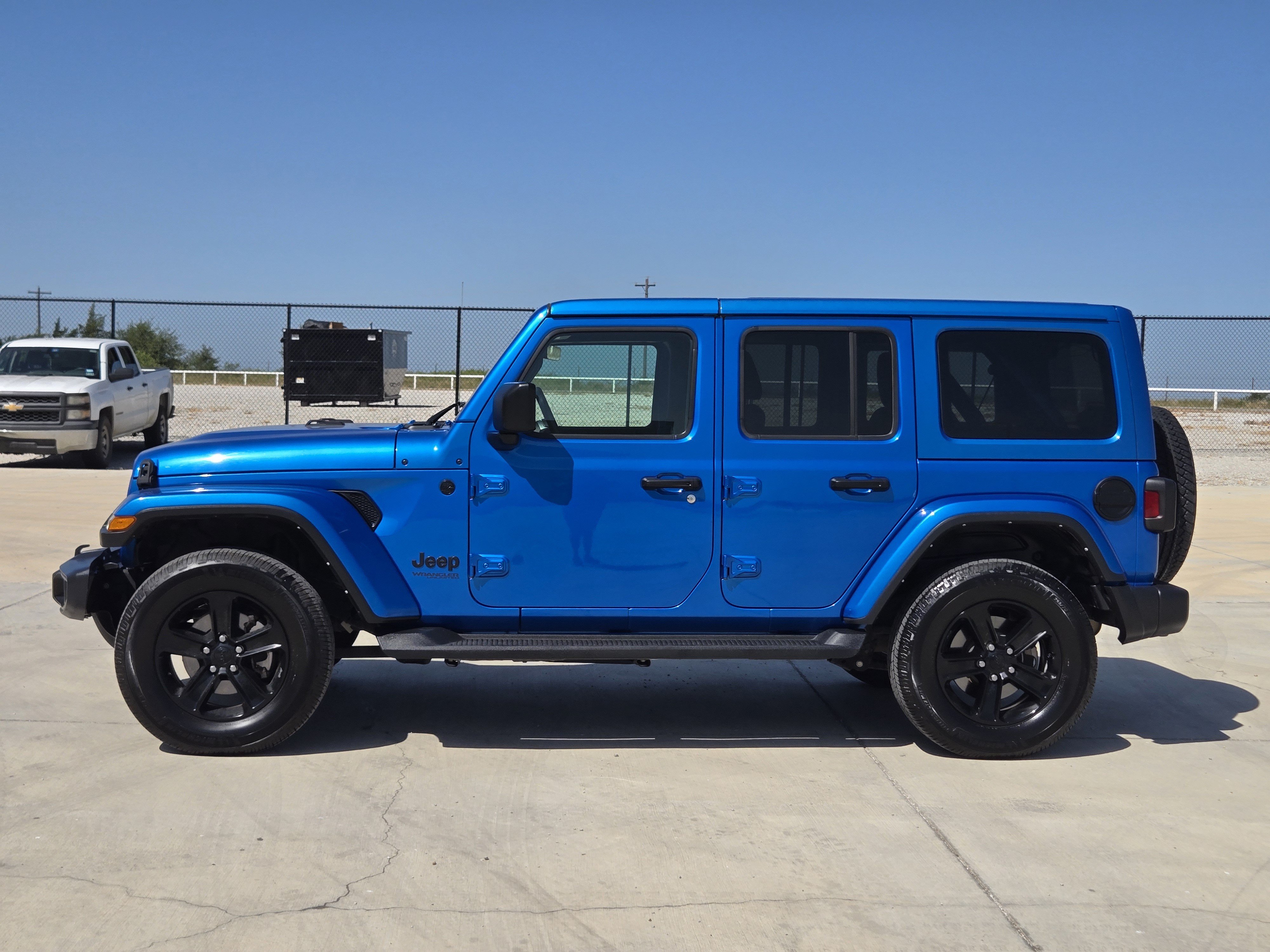 Used 2021 Hydro Blue Pearlcoat Jeep Unlimited Sahara Altitude image 5