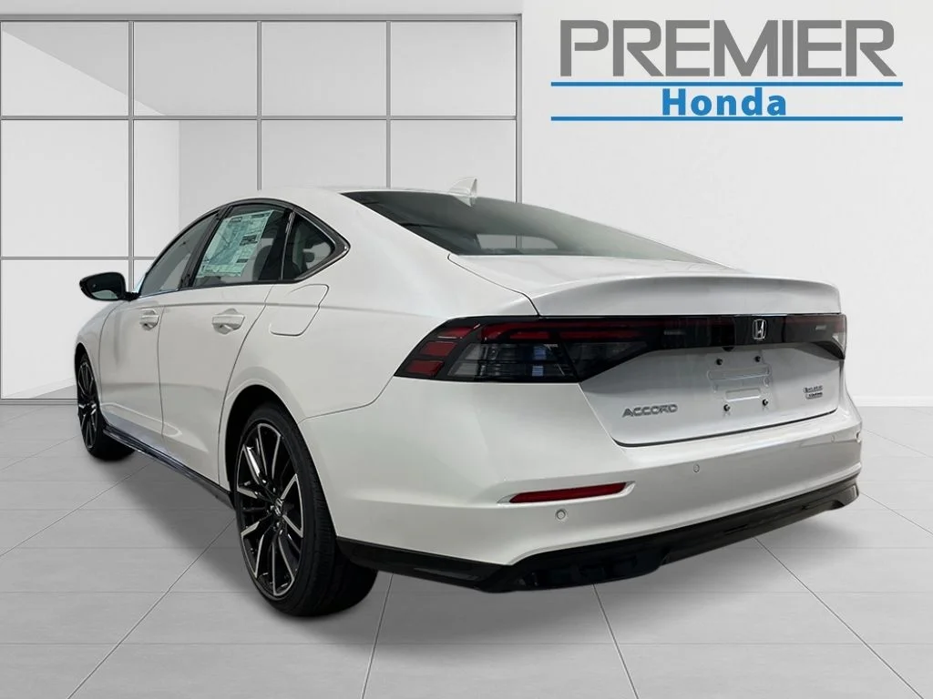 New 2026 Platinum White Pearl Honda Touring Hybrid image 3