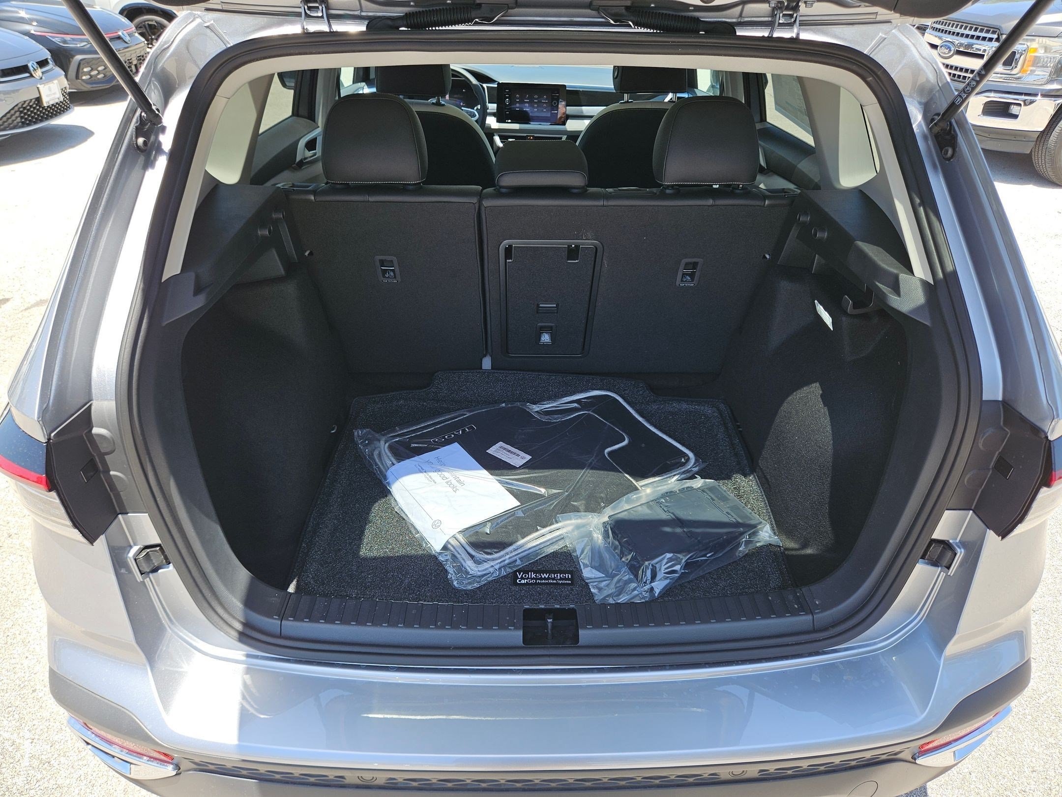 New 2026 Pyrite Silver Volkswagen SE image 18