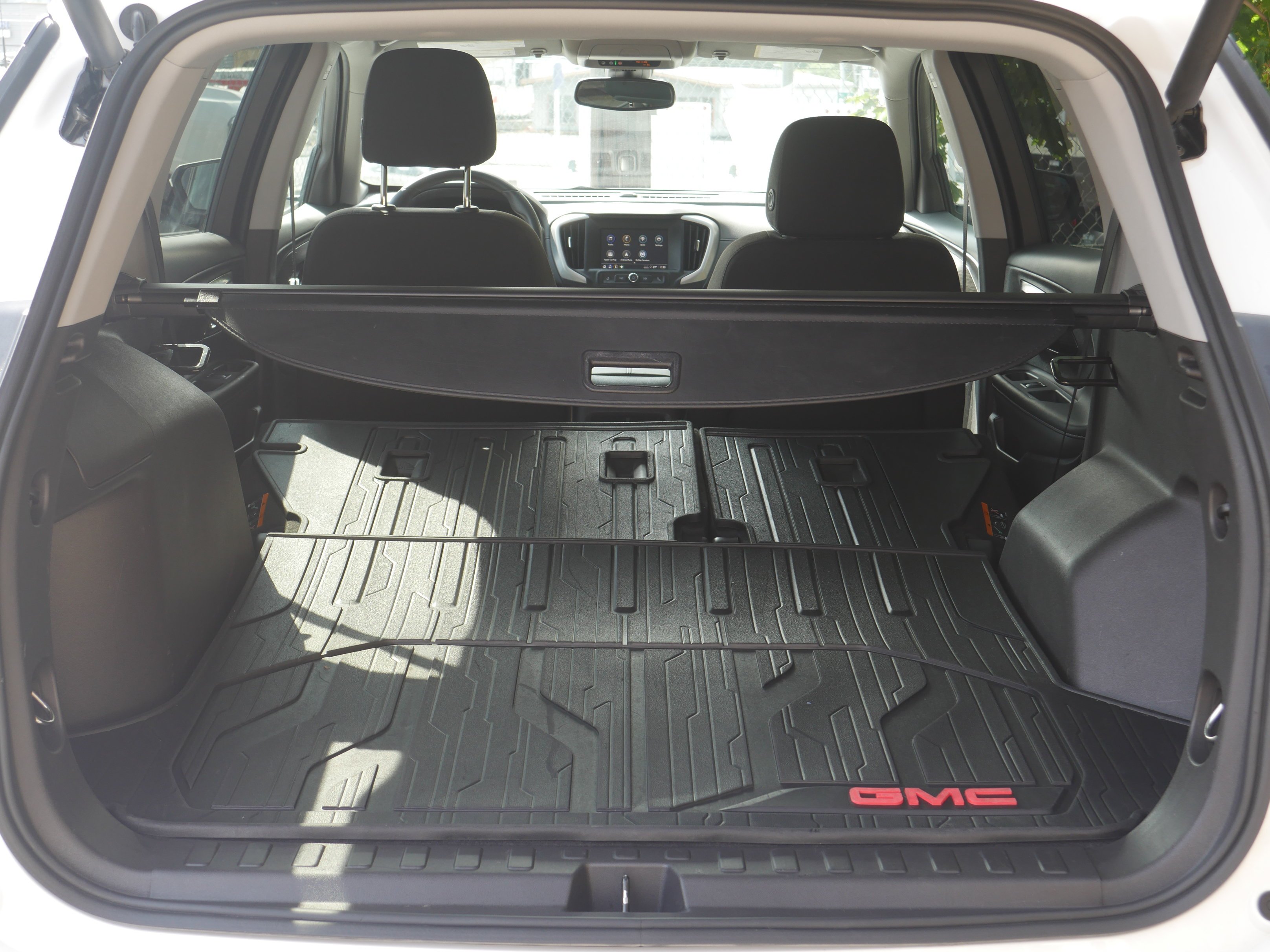 Used 2024 Summit White GMC SLE image 25