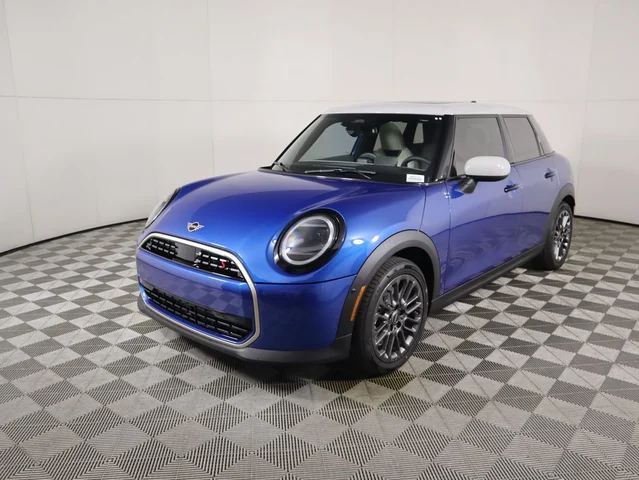 New 2026 MINI 4 Door Signature Plus Sportshatch in Tempe #N05198