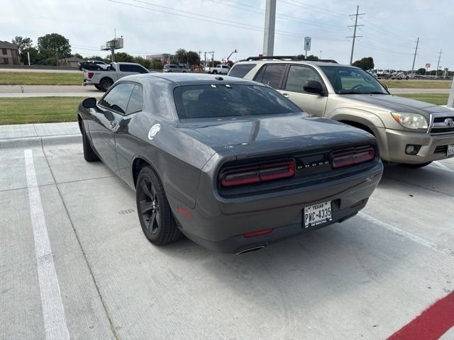 Used 2016 Gray Dodge SXT image 4