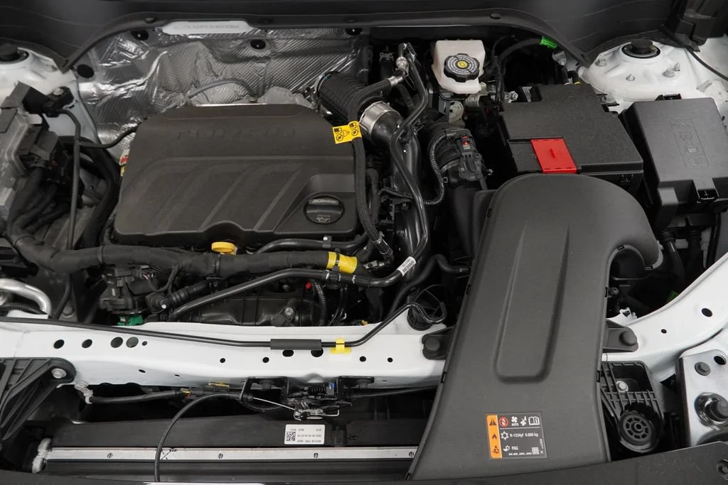 New 2026 Summit White Chevrolet ACTIV image 39