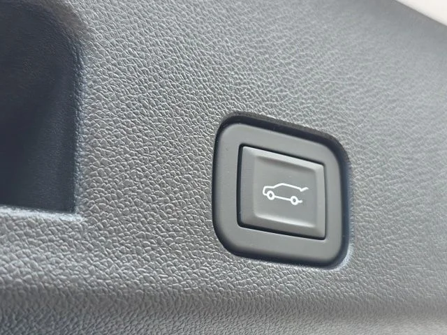 Used 2026 White Chevrolet Z71 image 37