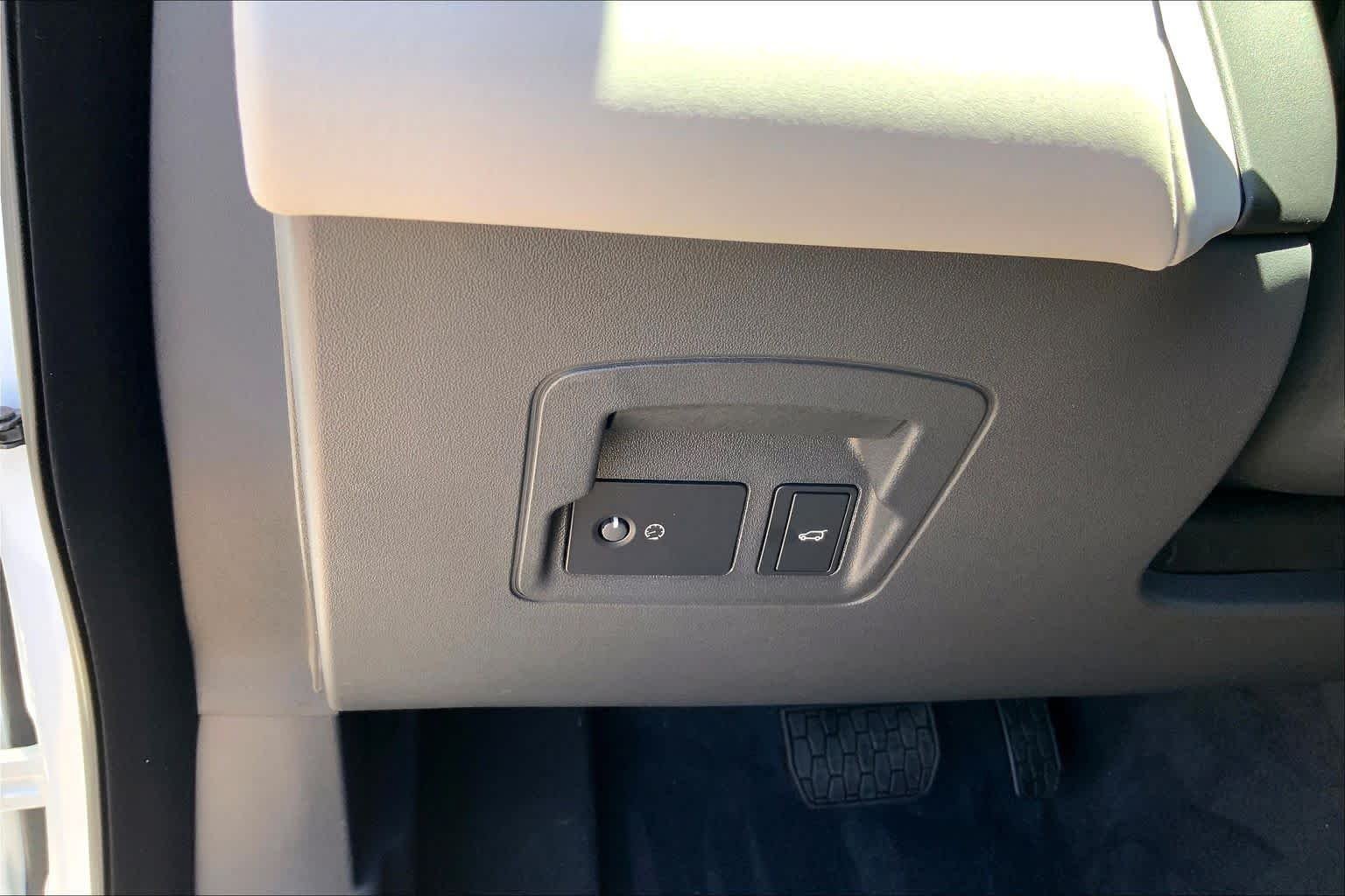 New 2026 Fuji White Land Rover S image 18