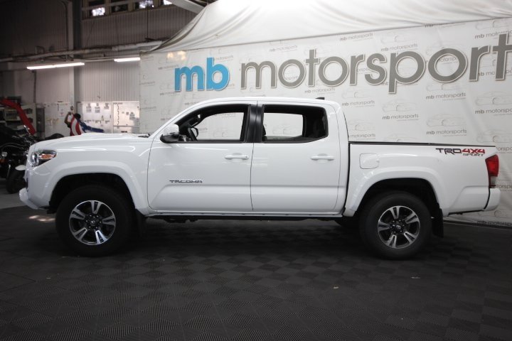 2017 Toyota Tacoma TRD Sport photo 2