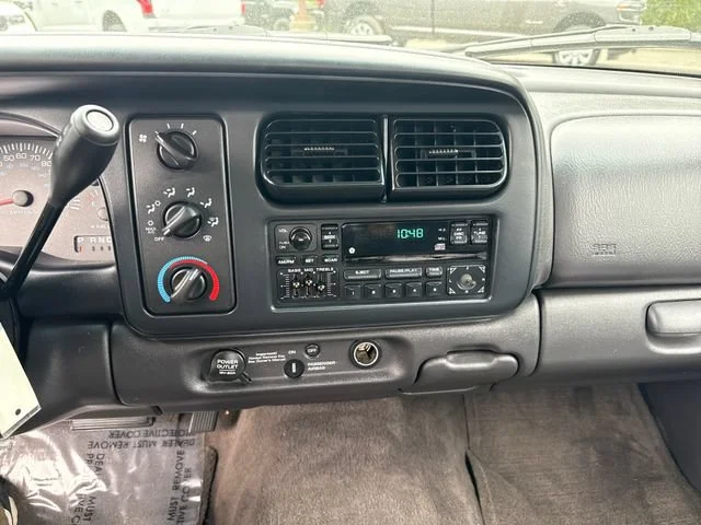Used 1999 silver Dodge SLT image 22