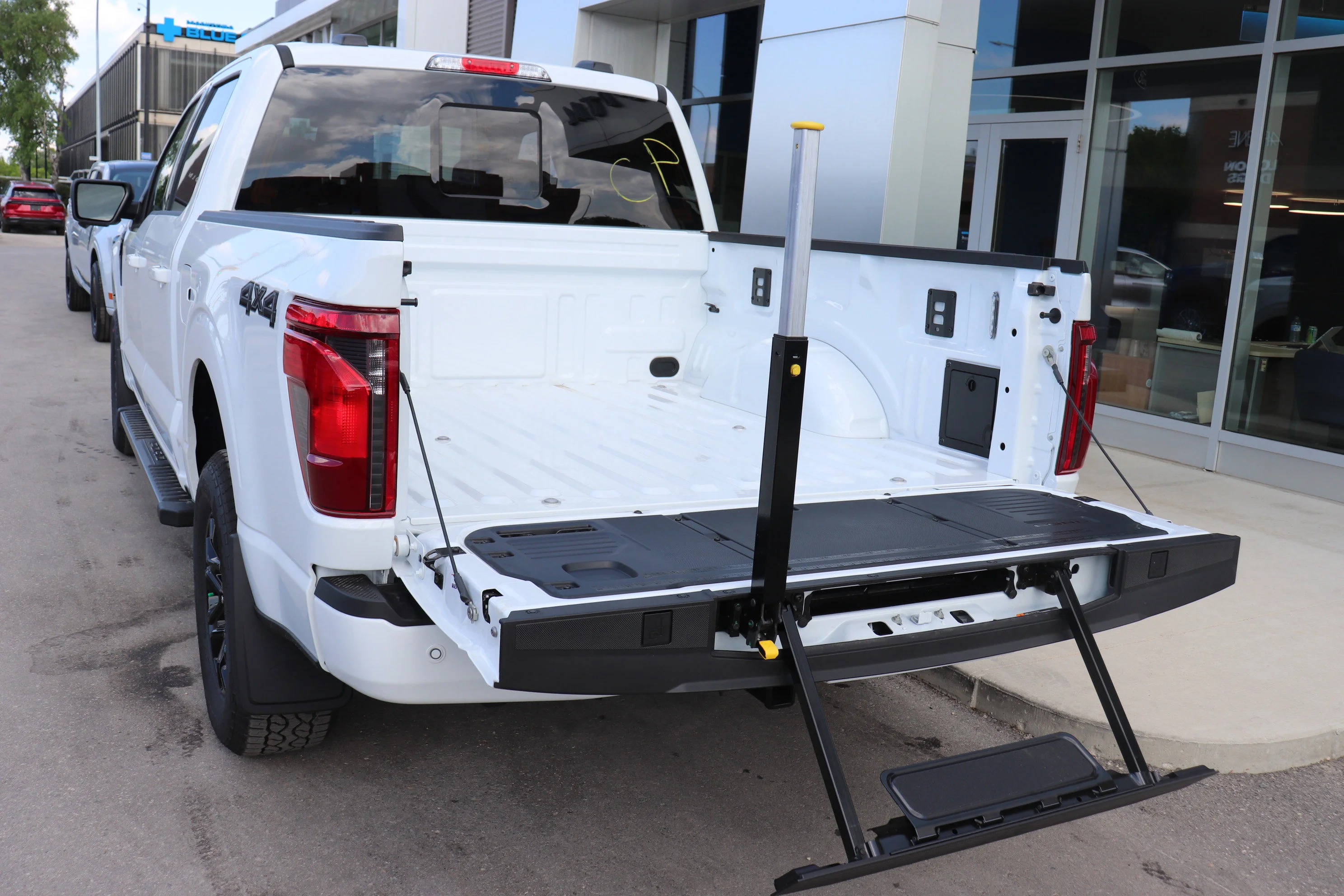 New 2026 OXFORD WHITE Ford XLT image 6