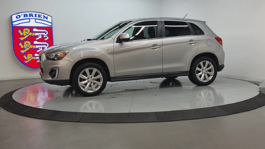 Used 2015 Silver Mitsubishi SE image 8