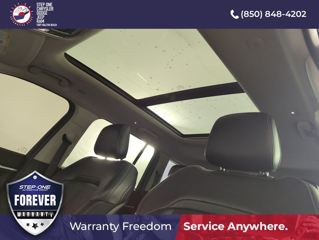 Used 2022 Gray Jeep Limited image 27